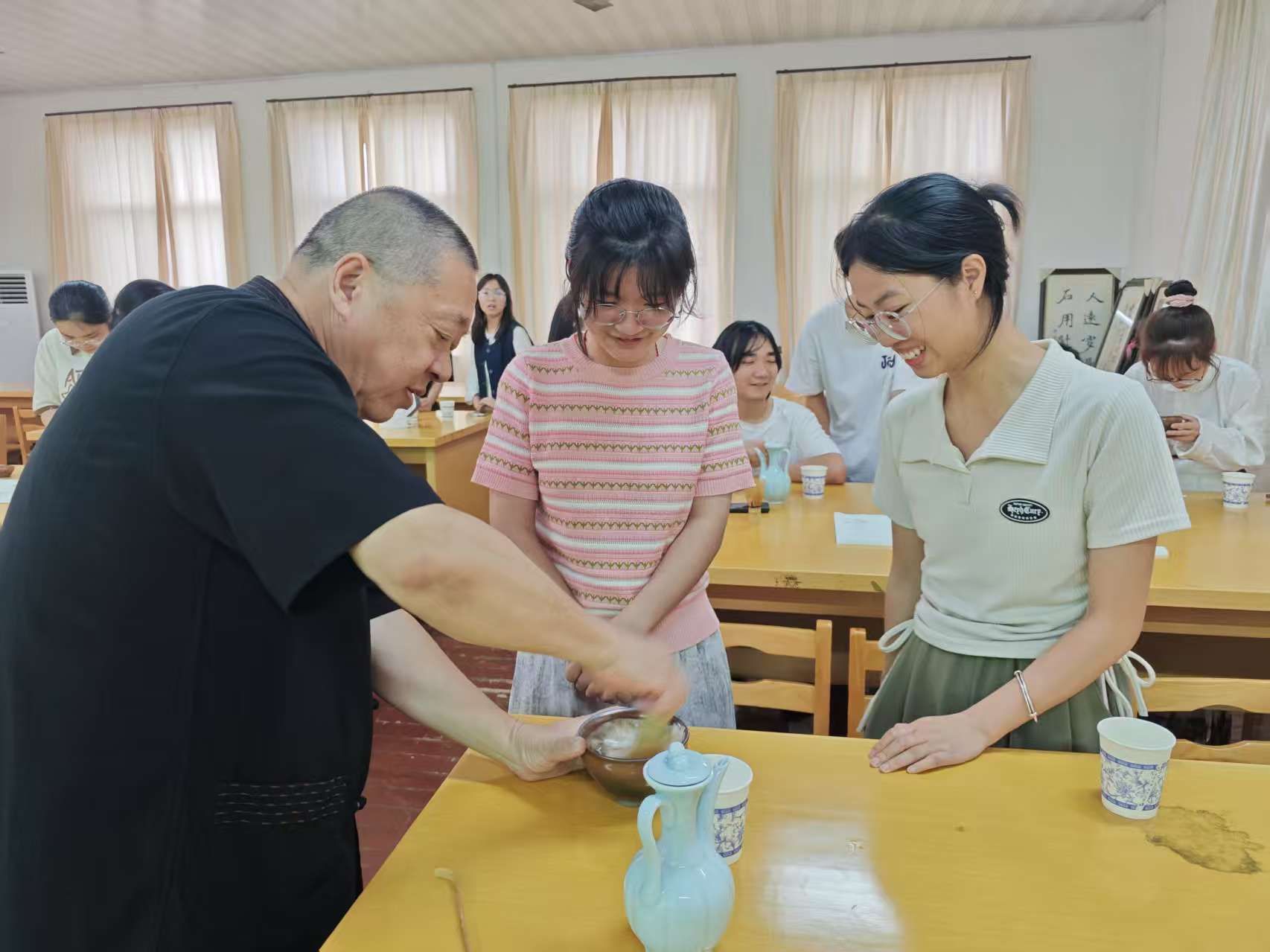 宋韵茶香入课堂：文法系开启传统文化沉浸式体验